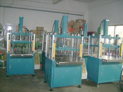 四柱油壓機(jī)